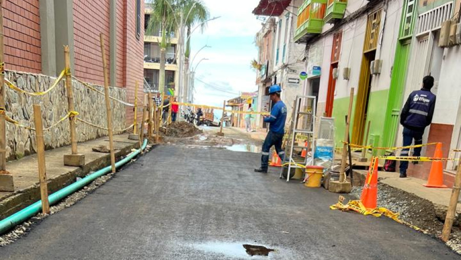 Tres comerciantes narran cómo la demora de una obra ha golpeado  y cerrado negocios en la Abuela de Caldas. La construcción está suspendida y tiene retrasos.