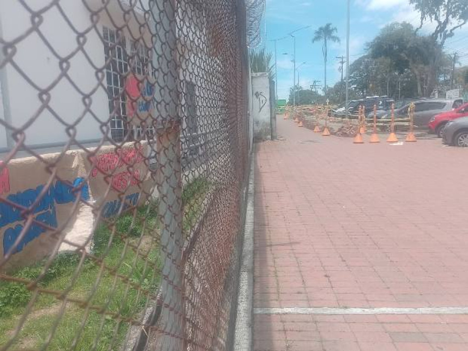Foto I LA PATRIA   La Alcaldía de Manizales continúa con los trabajos dle Bulever de Chipre. Las intervenciones incluyenn una ciclorruta que en su paso incluirá el andén de la escuela Julio Zuluaga. Comunidad rechaza esa obra. 