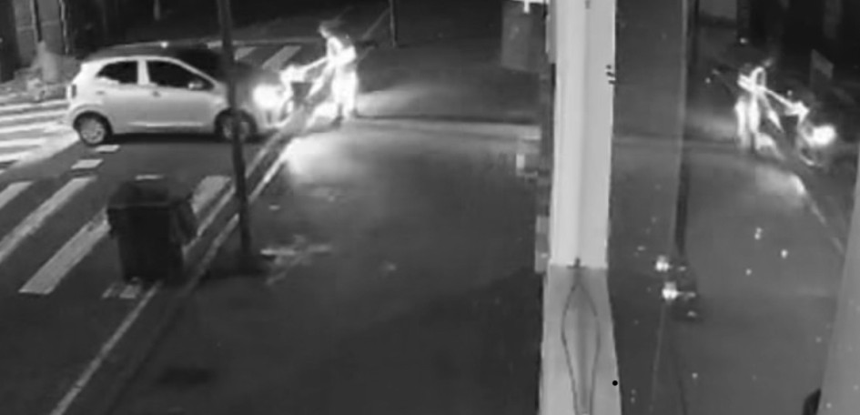 En la madrugada del miércoles (24 de septiembre) un carro atropelló a un operario de la empresa de aseo en el centro de Pereira.