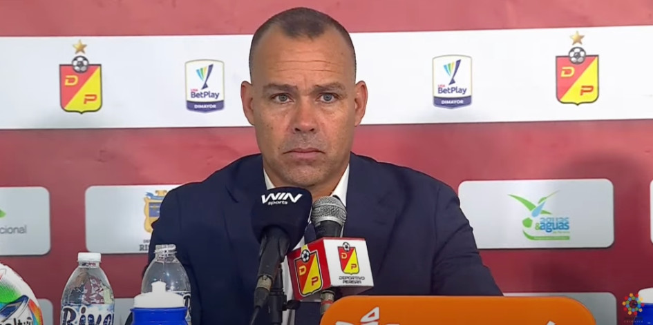 Después de la derrota del Deportivo Pereira contra Atlético Bucaramanga, a Dudamel no le gustó que la hinchada saliera aburrida y se enfrentó a un periodista 