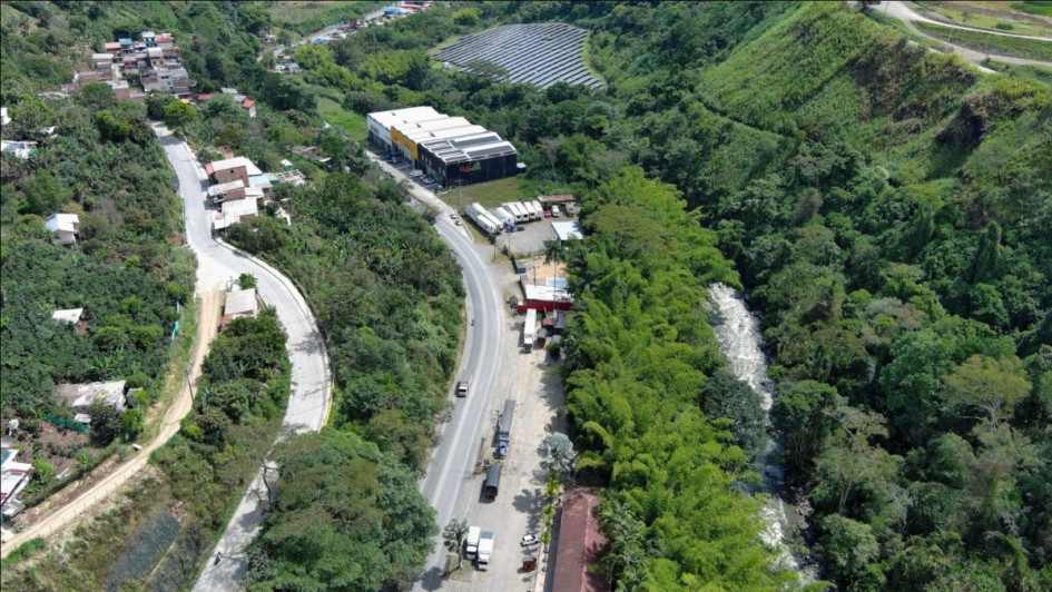 La obra incluye la construcción de un puente vehicular en el sector de La Fabiola, además de muros de contención y obras hidráulicas en La Romelia - El Pollo