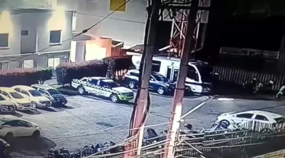 Incendio en la estación de Policía de Funza (Cundinamarca).