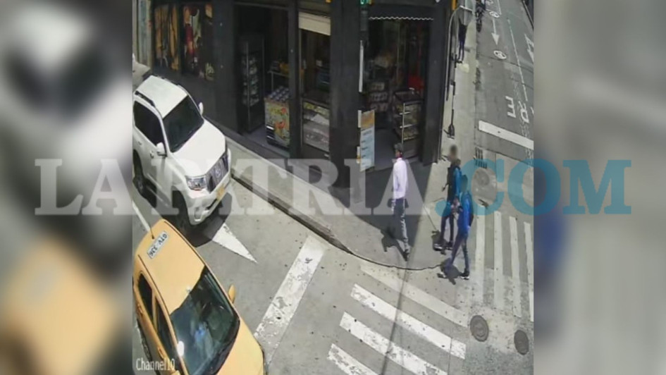 La víctima asegura que los presuntos ladrones (uno de gorra en la foto), le suministraron alguna sustancia.