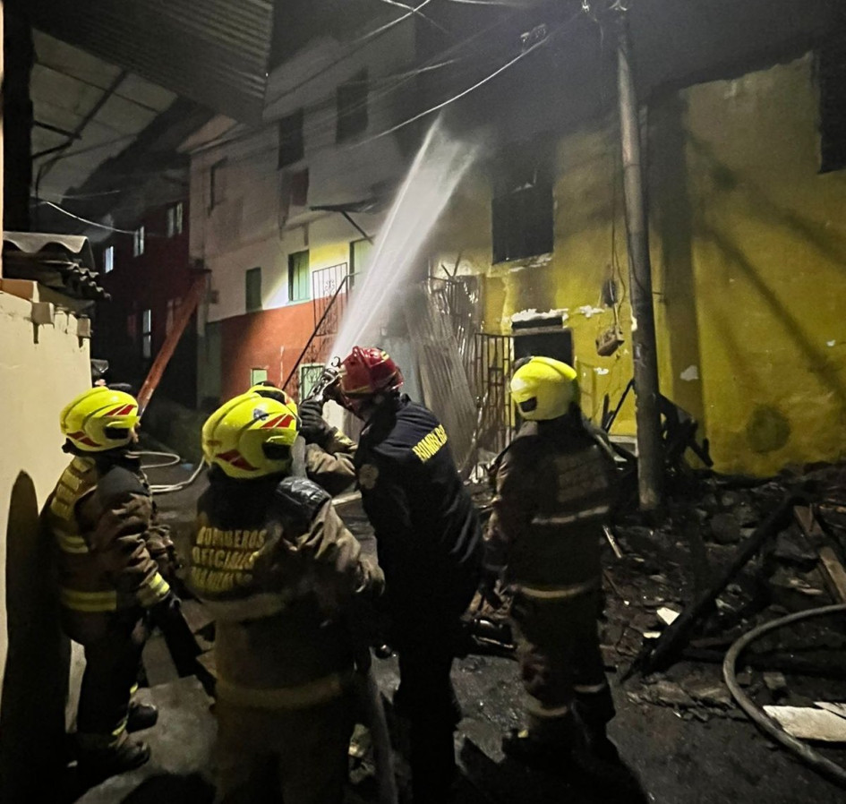 En la madrugada, un incendio destruyó una casa en Manizales. La conflagración fue atendida.