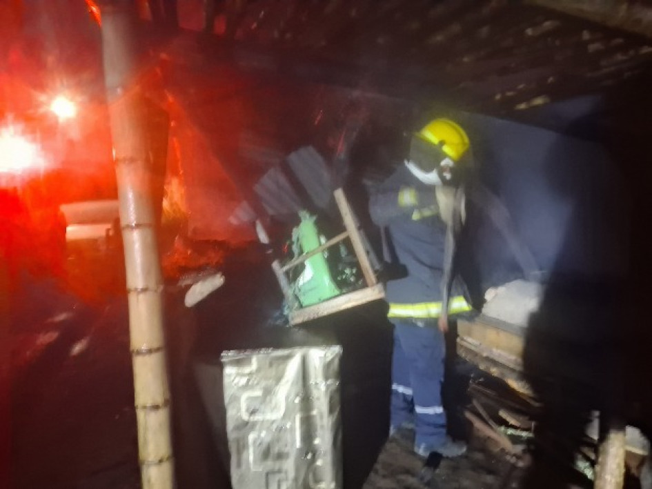 Incendio en caseta de comidas.