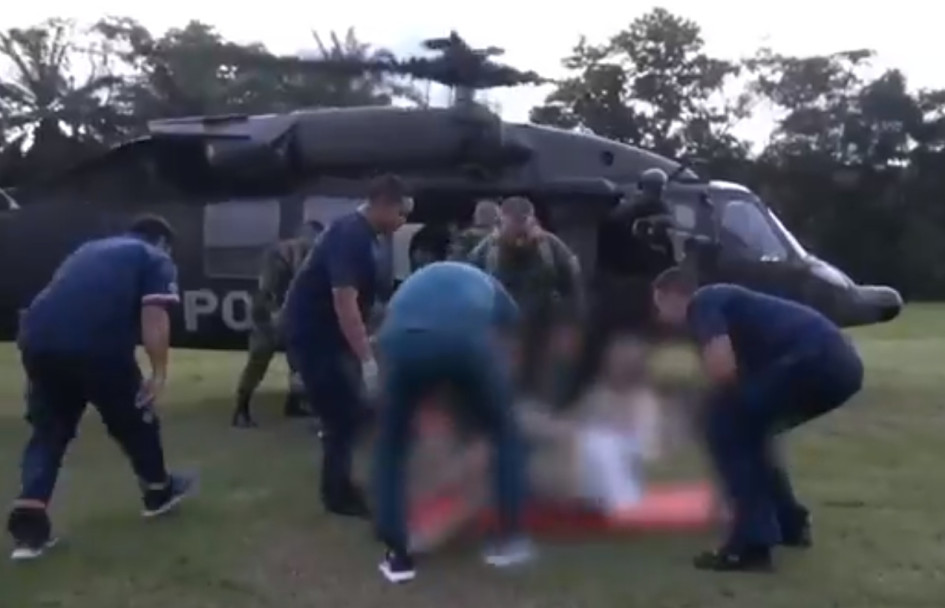 El ministro de Defensa, Pedro Arnulfo Sanchez, publicó un video en el que escribió: "Condenamos y repudiamos el demencial intento de quemar vivos a dos de nuestros militares del @COL_EJERCITO, quienes se encontraban realizando operaciones militares en Villagarzón, Putumayo".