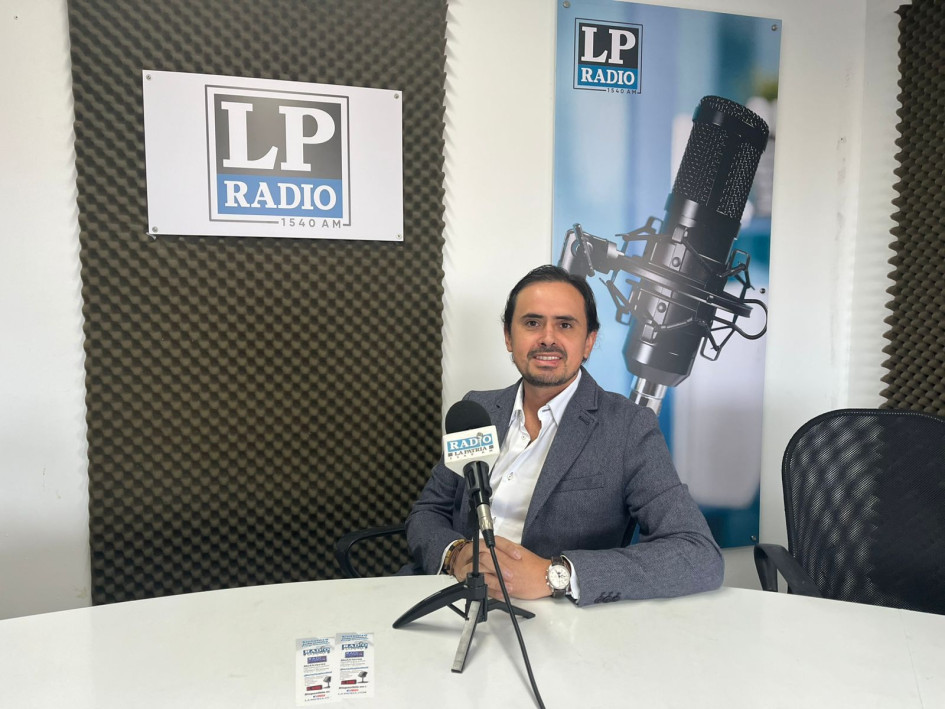  Julián Escobar, ortopedista y cirujano de mano y miembro de Manizales. 