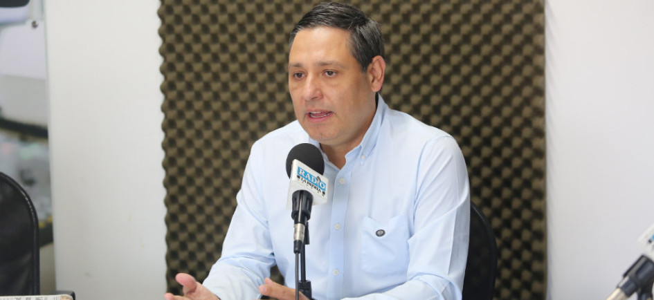 Foto | Archivo | LA PATRIA Mauricio Lizcano, precandidato presidencial, durante una visita a LA PATRIA Radio