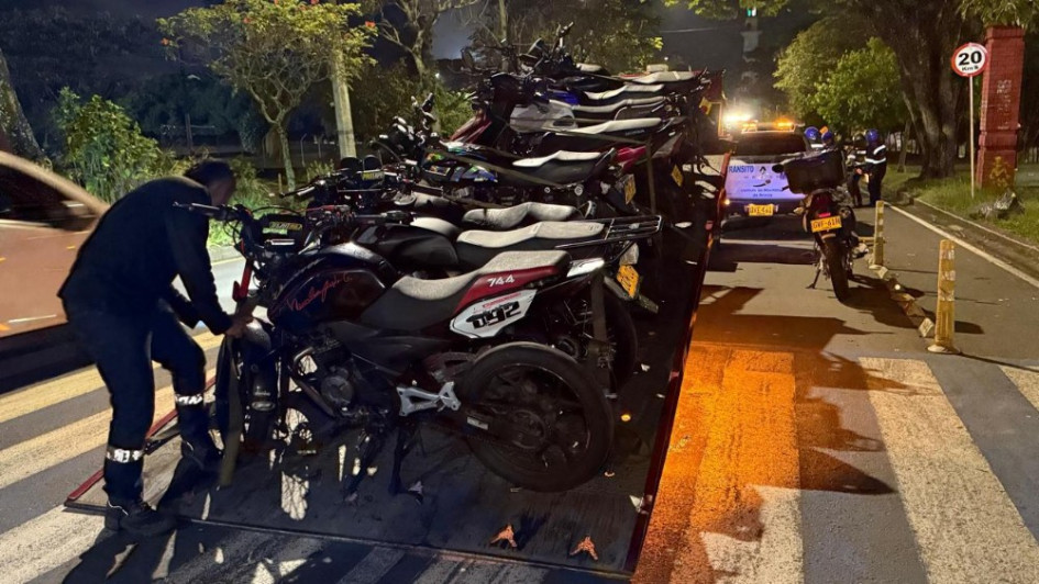 En Pereira inmovilizaron 25 motos que estaban realizando piques ilegales en el sector del Obelisco, en la Villa Olímpica 