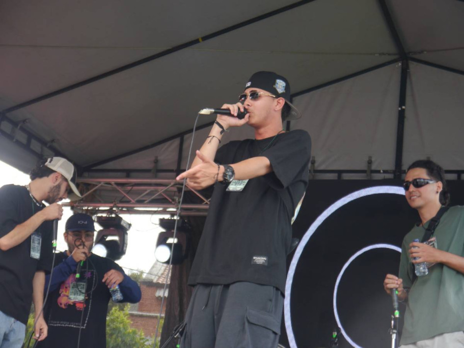 La música urbana sonó este fin de semana en Chinchiná, en el Octavo Festival La Greca, evento musical que reunió a músicos locales y de municipios vecinos, quienes dieron a conocer su talento y su arte. En la tarima se presentó la agrupación Corrosivo Rap Chinchiná.