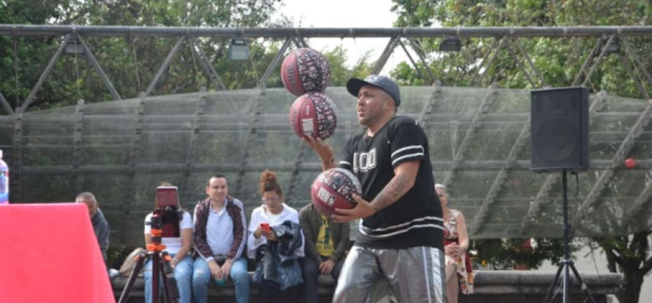 Roberto Rojas Morales, de Guayaquil, Ecuador,