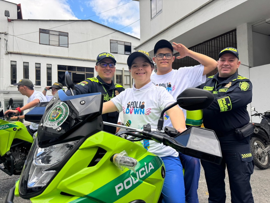 El Grupo de Policía Comunitaria lideró la actividad que contó con apoyo de comerciantes de Manizales.