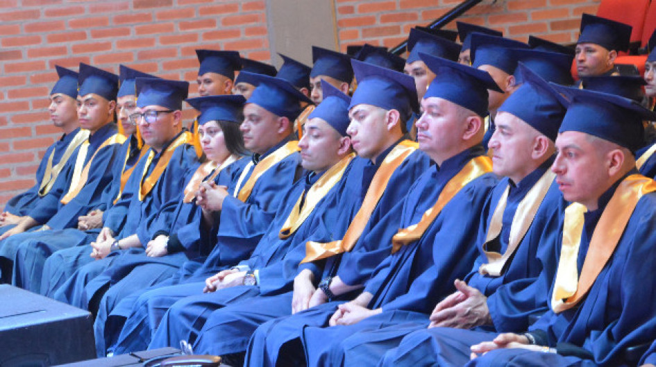 Fotos | Freddy Arango | LA PATRIA  Parte del grupo de nuevos técnicos, de la empresa Súper de Alimentos, formados en un convenio con el Sena Caldas.