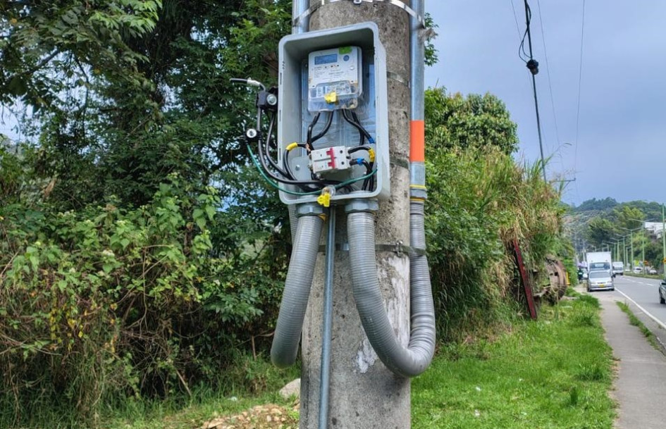 Los delincuentes destruyeron un contador, lo que dejó sin energía las luminiarias inauguradas recientemente.