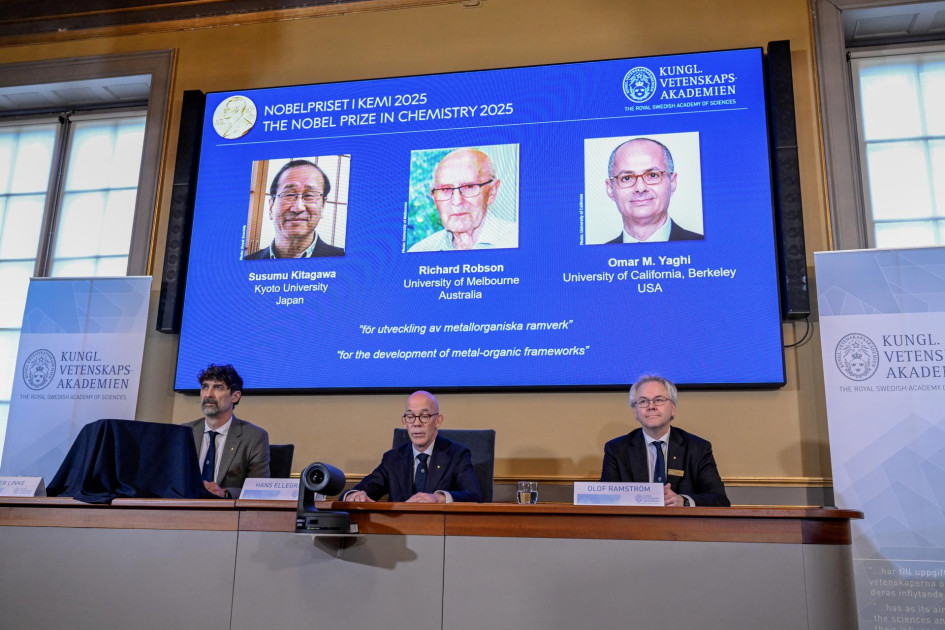 Los ganadores del Premio Nobel de Química 2025 se anuncian durante una conferencia de prensa en la Real Academia Sueca de Ciencias, en Estocolmo, Suecia, el 8 de octubre de 2025.