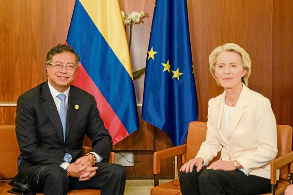 La presidenta de la Comisión Europea, Ursula von der Leyen, abordó ayer con el presidente de Colombia, Gustavo Petro, las inversiones comunitarias en energía limpia y redes digitales en ese país.