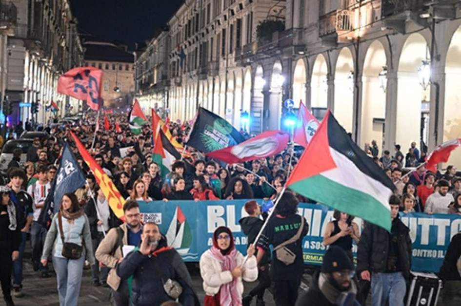 Foto | EFE | LA PATRIA Las principales ciudades de Italia, como Roma, Milán o Nápoles, registraron protestas por la interceptación, y el principal sindicato del país, la CGIL, convocó una huelga general para mañana por lo que considera "una agresión contra naves de civiles que llevaban ciudadanos italianos".