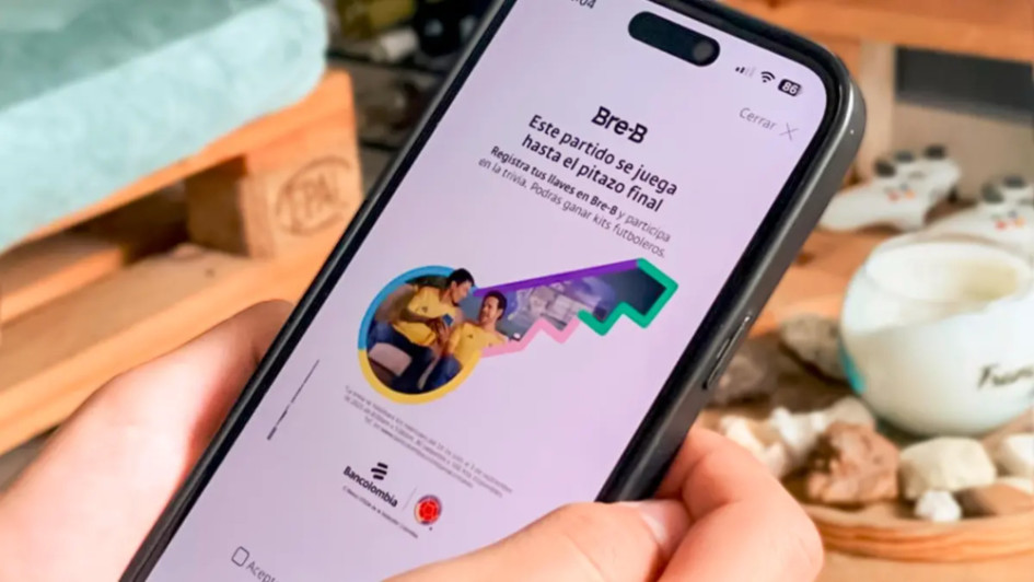 El Gobierno colombiano adelanta un proyecto que gravaría algunas transacciones entre billeteras digitales, como la plataforma Bre-B, con una tasa del 1,5%. Mientras tanto, el Grupo Aval lanzó su nuevo sistema de transferencias por WhatsApp.