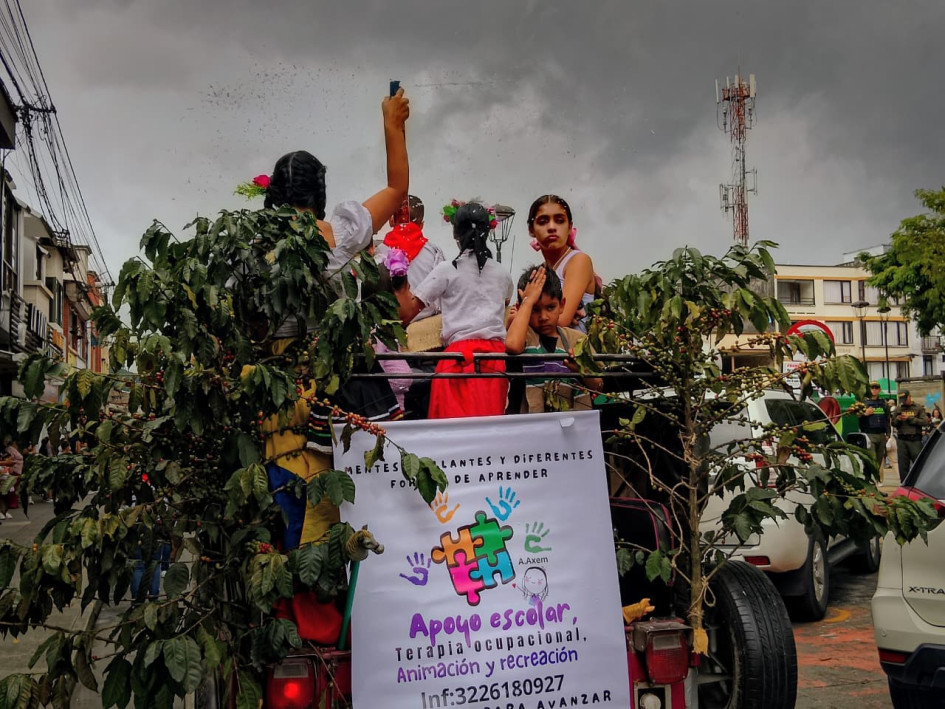 En Chinchiná, este viernes 10 de octubre por la mañana, se realizó el desfile de los Carnavales del Café.