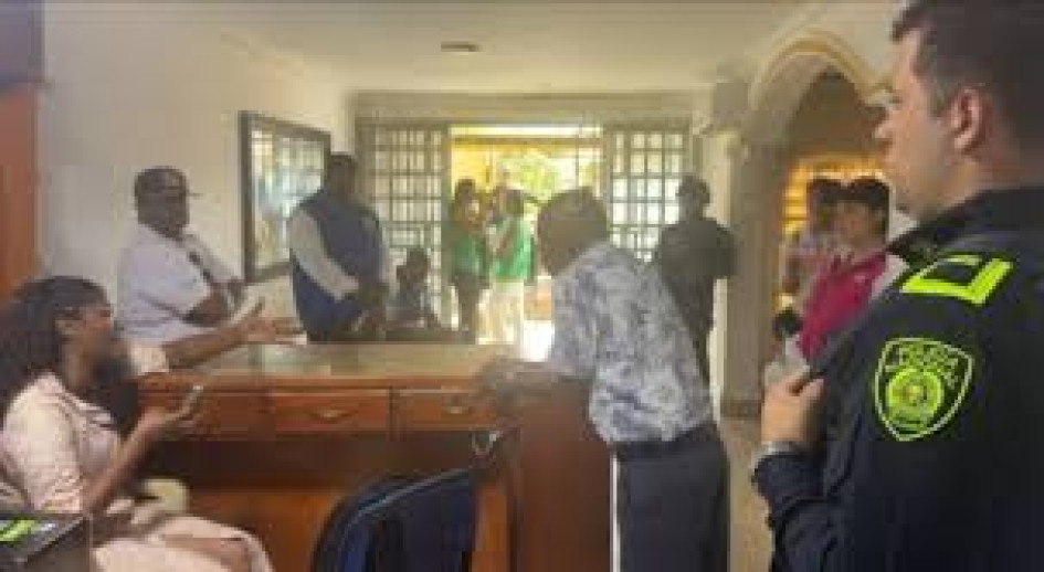 “Hoy usted no cuenta con un contrato, ni tiene una compraventa con la SAE, entonces por eso a usted la constituye en una ocupante irregular, porque en el día de hoy está bajo la administración de Sociedad de Activos Especiales".