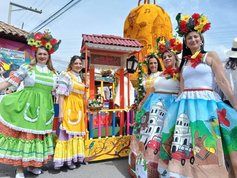 Las comparsas de Neira están inspiradas en la cultura cafetera de la región.