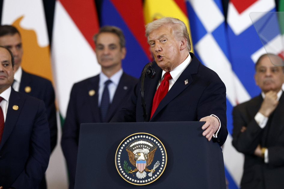 El presidente de Estados Unidos, Donald Trump, pronuncia un discurso en la Cumbre de Paz de Gaza en Sharm El-Sheikh, Egipto, este lunes 13 de octubre del 2025. 