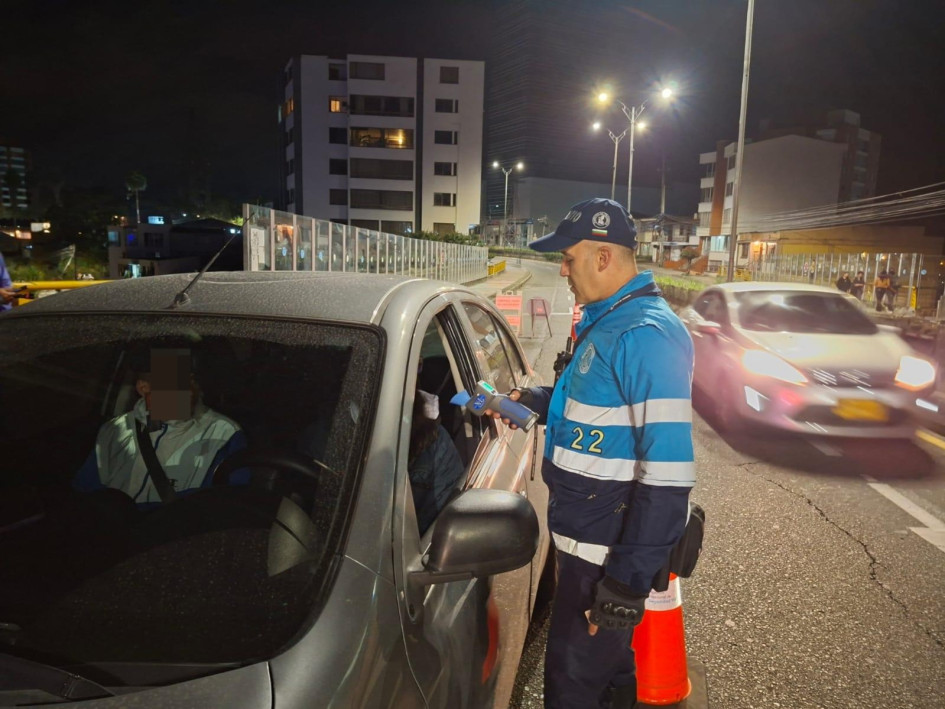 Fotos cortesía Movilidad| LA PATRIA  Conducir bajo los efectos del alcohol representa de las conductas más peligrosas y socialmente reprochables en la vía pública. Foto de operativo en calles de Manizales.