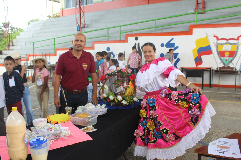 Padres y docentes acompañaron las presentaciones de los proyectos agros de los estudiantes. 