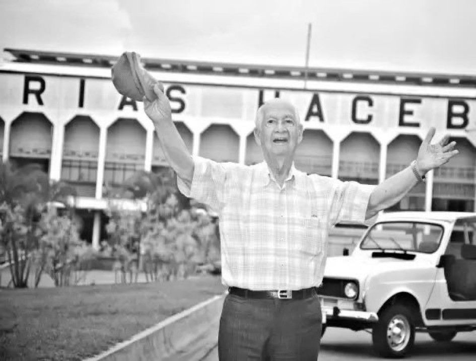 El gobernador de Antioquia, Andrés Julián Rendón, lamentó el fallecimiento de José María Acevedo. "Un Antioqueño con alma emprendedora, trabajador incansable y todo un visionario. Siempre admiraremos su capacidad para encarar los retos que implican hacer empresa y generar empleo; además de su disciplina y liderazgo innovador. ¡Su legado es fuente de inspiración!".