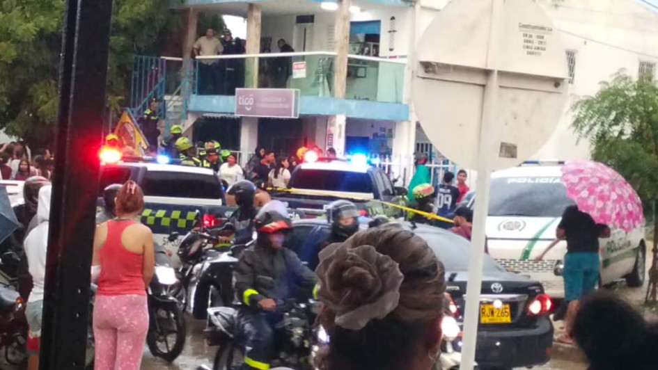 Hombres armados en moto llegaron a la barbería y dispararon indiscriminadamente contra las víctimas. 