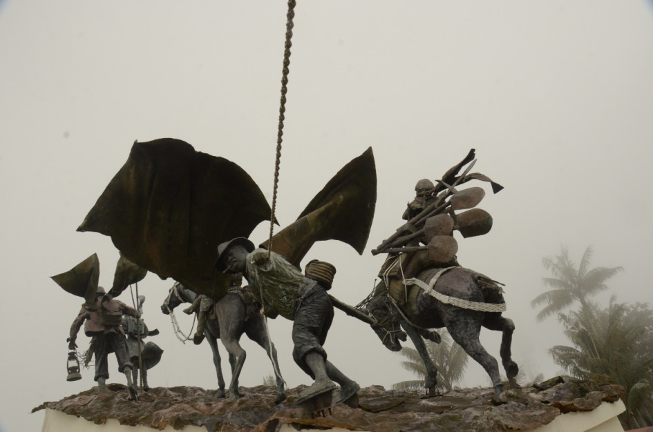 En el barrio Chipre está el Monumento a los Colonizadores, que con estatuas del artista Luis Guillermo Vallejo rinde homenaje a la colonización antioqueña.