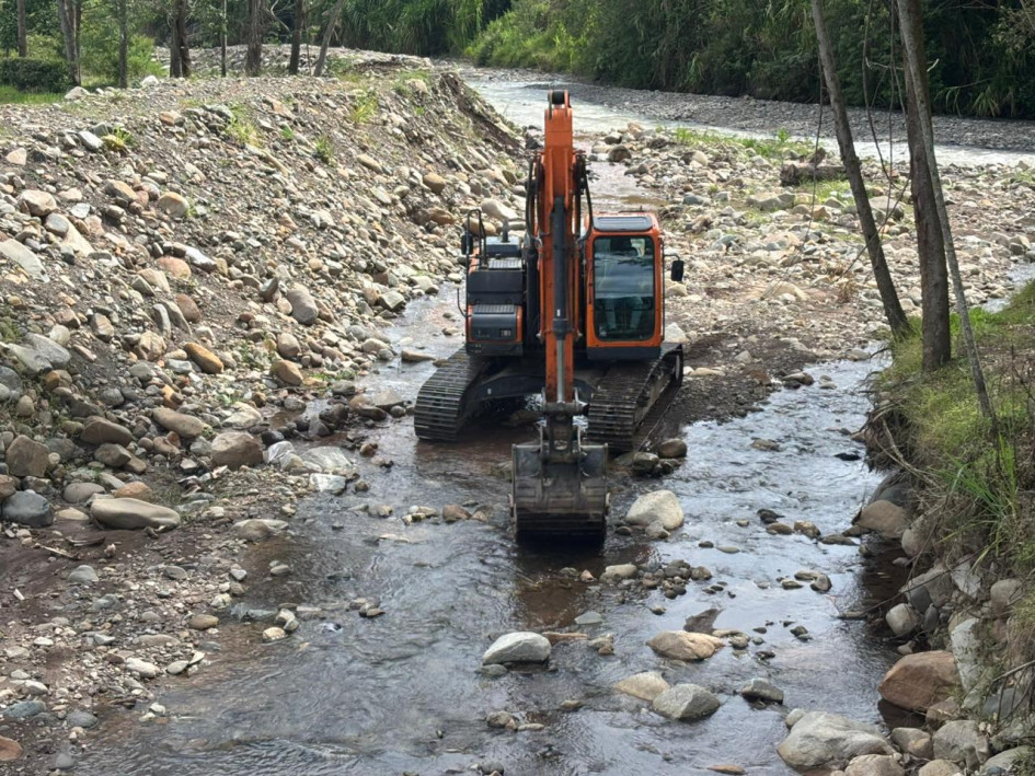 Iniciarán obras de mitigación en Supía ante el riesgo de nuevas inundaciones, esta vez con maquinaria pesada enviada por la Unidad Nacional de Gestión del Riesgo.
