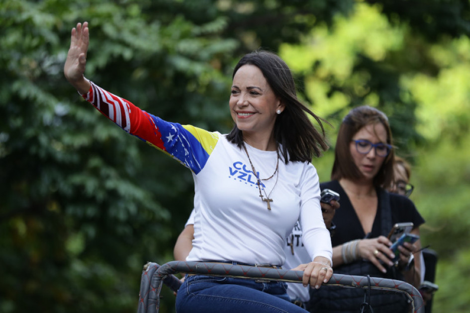 María Corina Machado, opositora del régimen de Nicolás Maduro, durante una caravana política. La venezolana ganó el Premio Nobel de la Paz 2025.