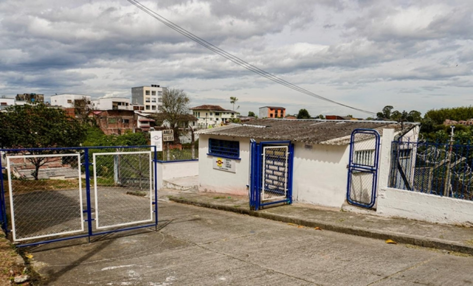 La antigua morgue de Calarcá recibe adecuaciones con apoyo de la Gobernación y los municipios del Quindío.