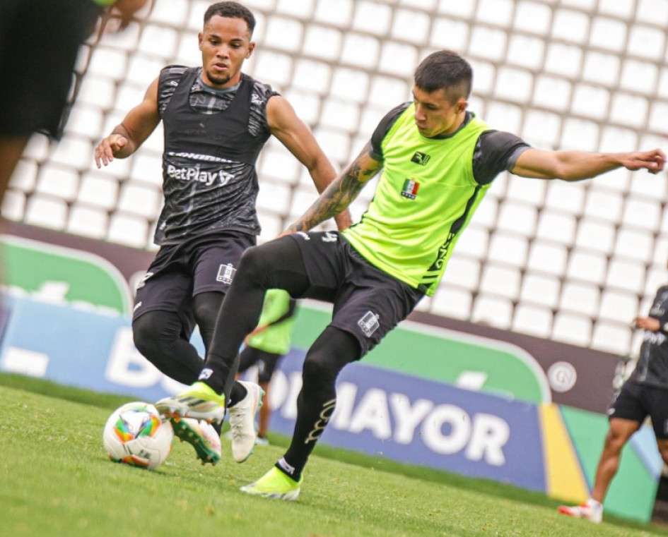 Jefry Zapata y Robert Mejía, figuras de Once Caldas, en la convocatoria hoy para enfrentar este jueves al Atlético Nacional por la Copa.