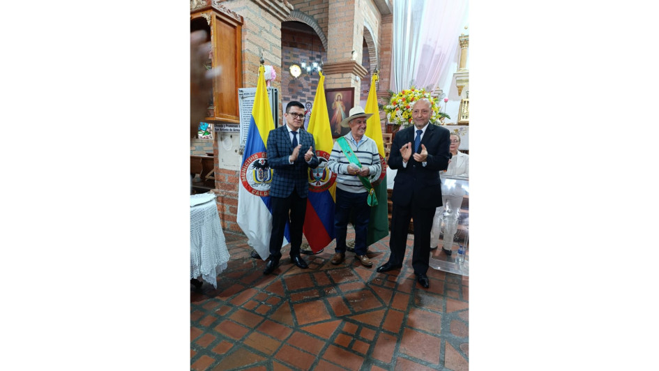 El momento de la condecoración en Arma. 