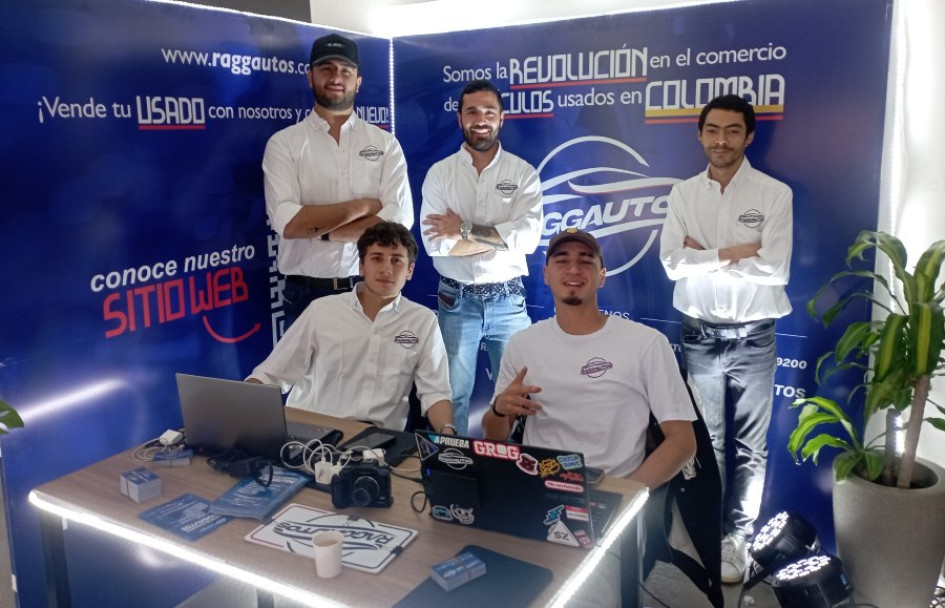 Miguel Jaramillo, Rafael González Aristizábal, Juan Martín Serna, Juan Eduardo Sánchez, Lucas Gómez. Equipo de Raggautos.