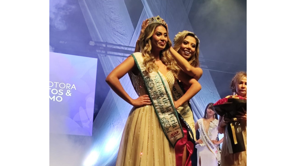 Geraldine Duque Marín, de la comuna Nuevo Horizonte, es la nueva reina de la Feria de Manizales. Recibió la corona de la anterior soberana, Yennifer Loaiza Zamora.