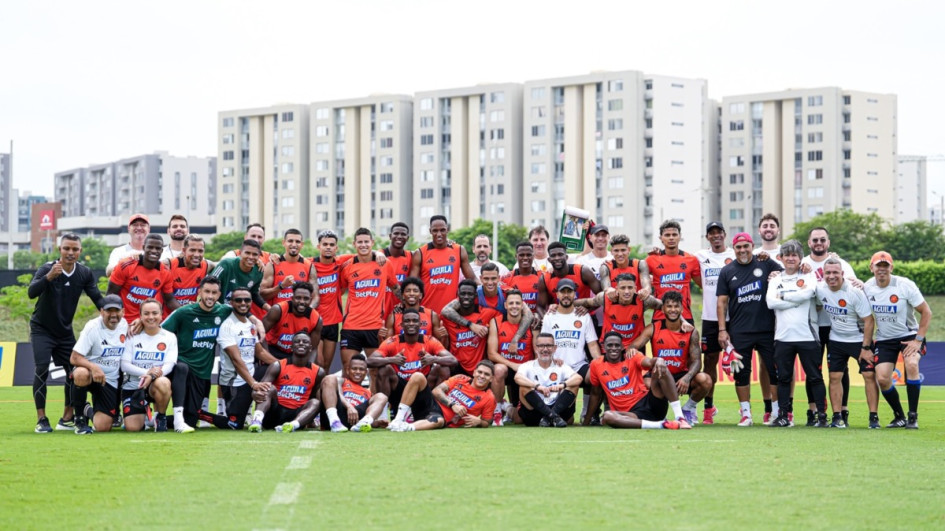 La Federación Colombiana de Fútbol se vio obligada a hacer un cambio en la convocatoria de sus jugadores, por la lesión de uno de sus defensores.