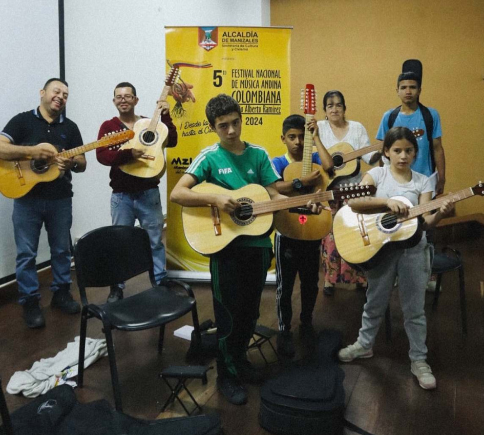 Niños, niñas y adolescentes de colegios de Manizales se vinculan a preservación de la música andina.