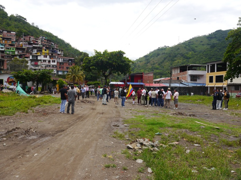 La entrega de la cancha de fútbol Carbón Carbón, en el corregimiento de Arauca, el viernes 3 de octubre en la mañana, terminó en pelea.