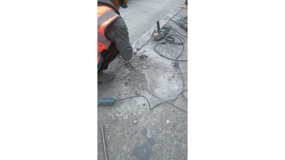 Funcionarios de la Secretaría de Infraestructura de Manizales hicieron ayer le arreglo en este punto de la ciudad.