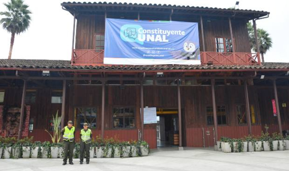 Foto I Freddy Arango LA PATRIA  La Constituyente Universitaria, dice la U. Nacional de Colombia, es un escenario amplio de deliberación y debate que busca democratizar el gobierno y la vida universitaria. En la foto promocionan el proceso en la Facultad de Arquitectura de la sede Manizales. 