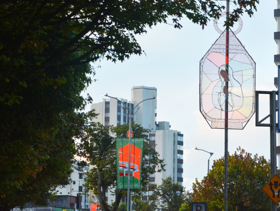 El alumbrado navideño empieza a tomar su lugar en Manizales. Vea las postales que dejan las instalaciones en vías principales de la ciudad. Conozca cuándo sería encendido.
