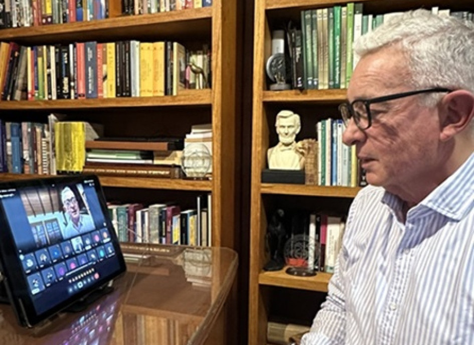 Foto | @AlvaroUribeVel | LA PATRIA Álvaro Uribe tiene libertad provisional mientras se resuelve la apelación.