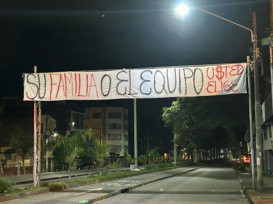 En Pereira y Dosquebradas colgaron pancartas que amenazan a Álvaro López, presidente y le piden su salida
