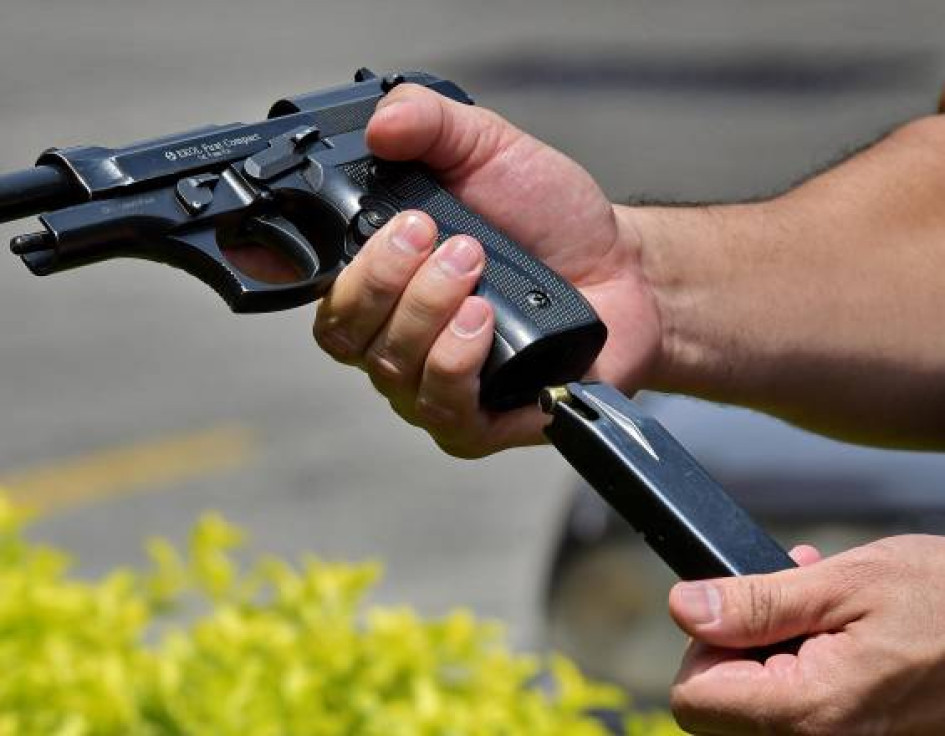 Al hombre, aún sin identificar, le habrían disparado dentro del carro que se movilizaba.