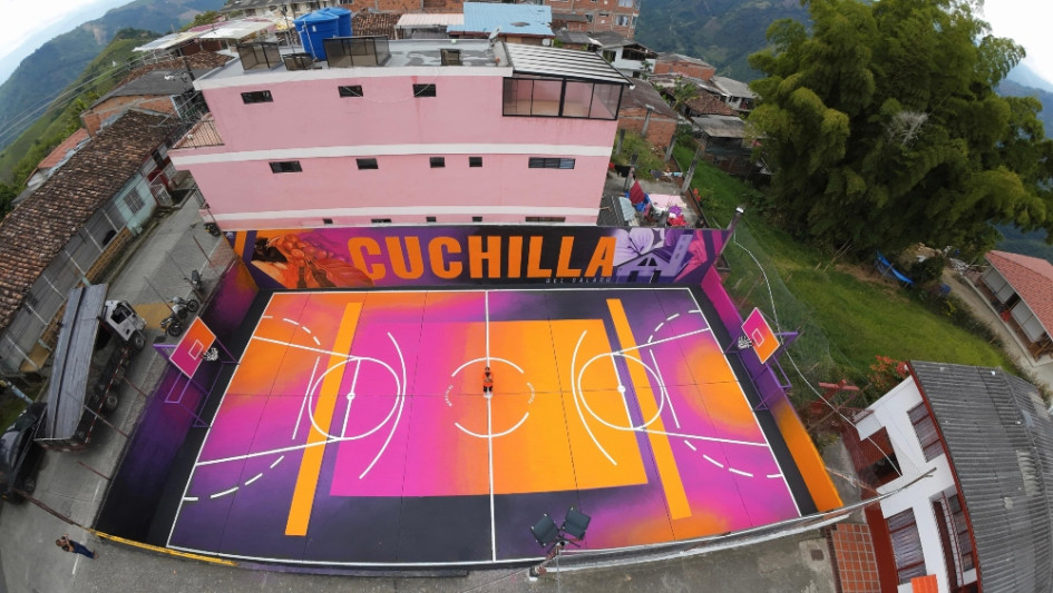 Esta es la nueva cara que tiene la cancha de la Cuchilla del Salado, la sala de recibo de esta vereda turística de Manizales.