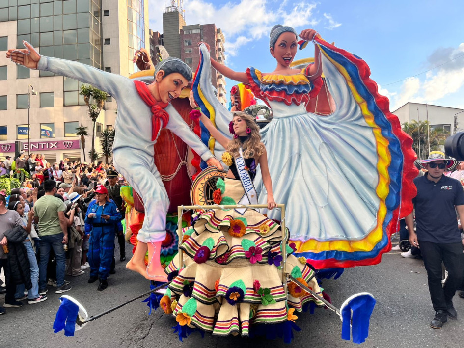 Luisa Fernanda Jaramillo, jefe de mercadeo de la Promotora de Eventos y Turismo, comparte cómo será el desfile de cumpleaños de la ciudad    