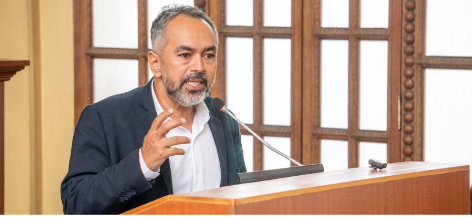 Andrés Eduardo Grisales, jurídico de la Asamblea de Caldas, durante una rendición a los diputados de la convocatoria a contralor de Caldas.